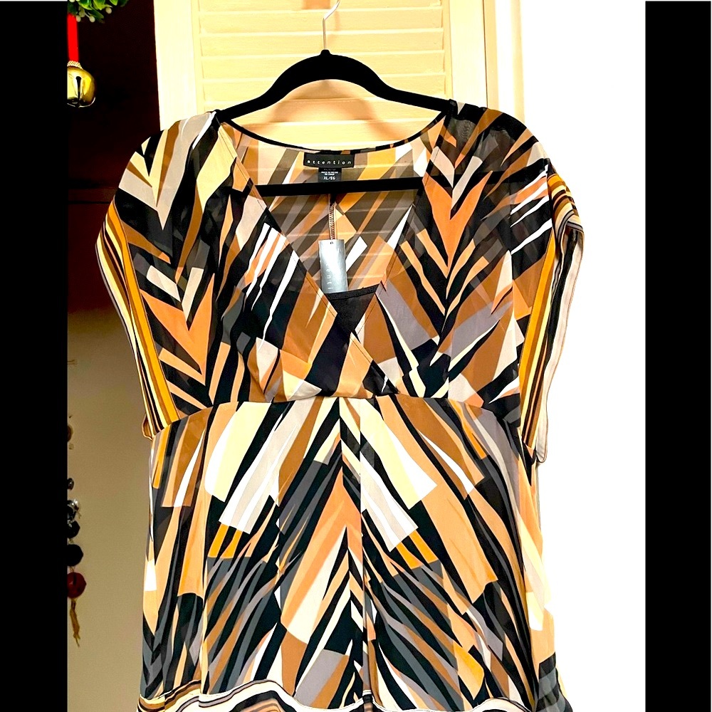 BEAUTIFUL 2 PIECE SET TOP AND TOP ELEGANT STYLE SIDE ZIPPER V NECK runs small L